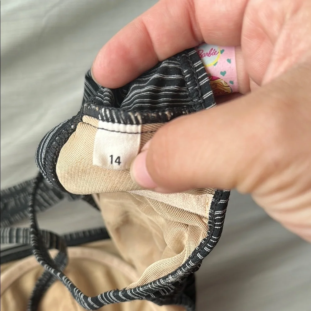 EUC Striped Black and White Wired Bikini Top 🌙 - Picture 3 of 4